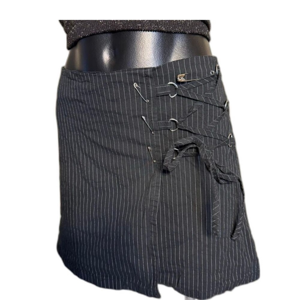 Wild-fable Women's Black and Grey Skirt